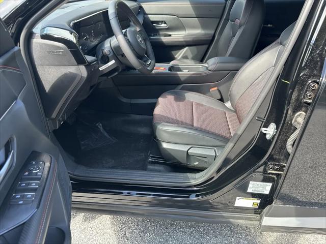 2025 Nissan Kicks SR Intelligent AWD