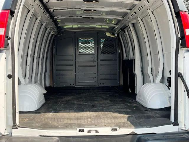 2023 GMC Savana Cargo RWD 3500 Extended Wheelbase Work Van