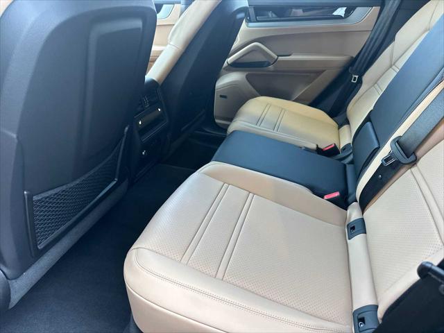2025 Porsche Cayenne AWD