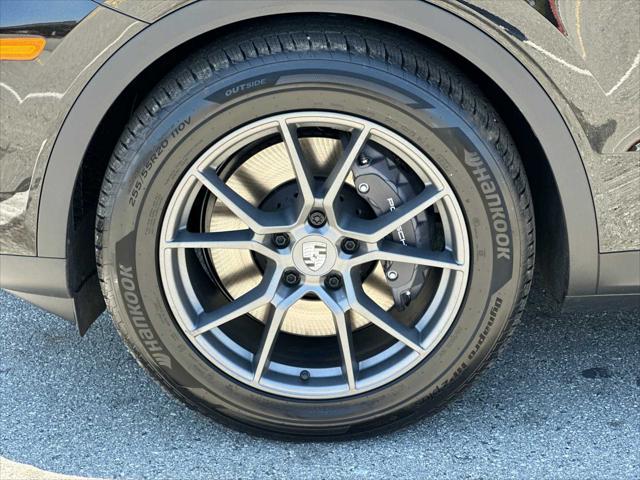 2025 Porsche Cayenne AWD