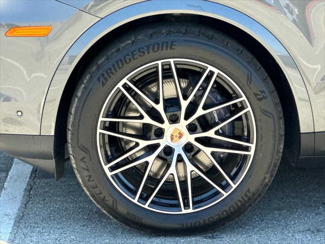 2025 Porsche Cayenne AWD