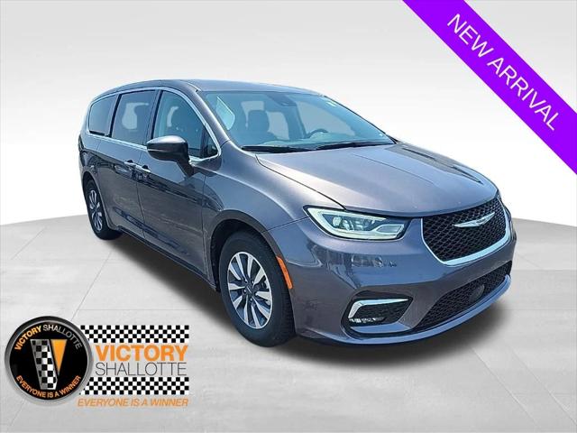 2023 Chrysler Pacifica Hybrid Touring L