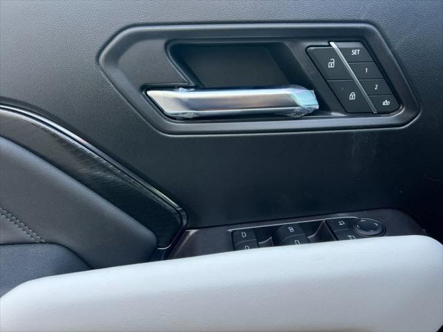 2025 GMC Canyon 4WD AT4