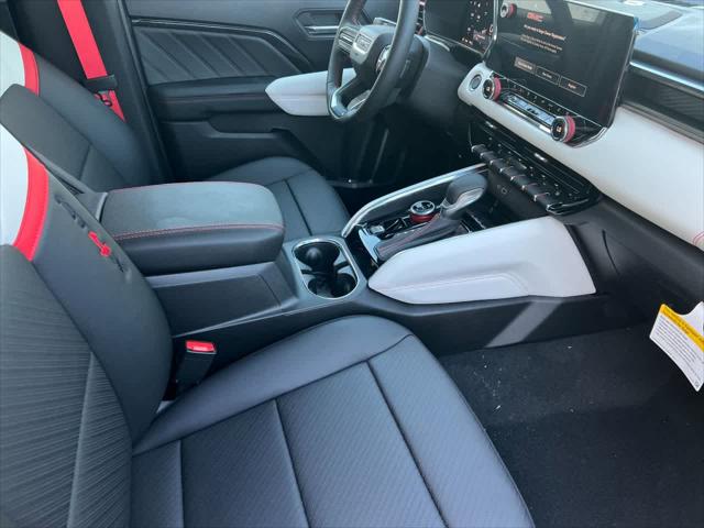 2025 GMC Canyon 4WD AT4