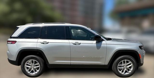 2025 Jeep Grand Cherokee GRAND CHEROKEE LAREDO X 4X4