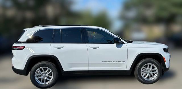 2025 Jeep Grand Cherokee GRAND CHEROKEE LAREDO X 4X4