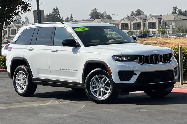 2025 Jeep Grand Cherokee GRAND CHEROKEE LAREDO X 4X2