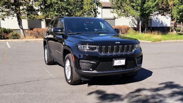 2025 Jeep Grand Cherokee GRAND CHEROKEE LAREDO X 4X4