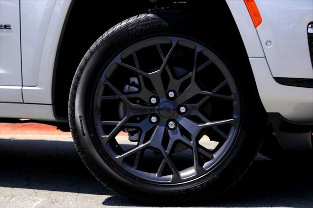 2025 Jeep Grand Cherokee GRAND CHEROKEE L SUMMIT 4X4