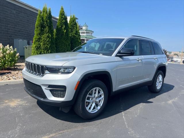 2025 Jeep Grand Cherokee GRAND CHEROKEE LAREDO X 4X4