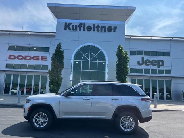 2025 Jeep Grand Cherokee GRAND CHEROKEE LAREDO X 4X4