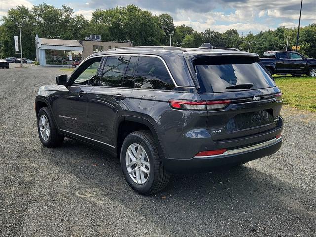 2025 Jeep Grand Cherokee GRAND CHEROKEE LAREDO X 4X4