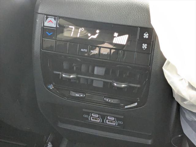 2025 Jeep Grand Cherokee Laredo X 4x4