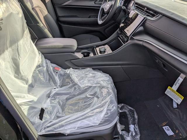 2025 Jeep Grand Cherokee Laredo X 4x4
