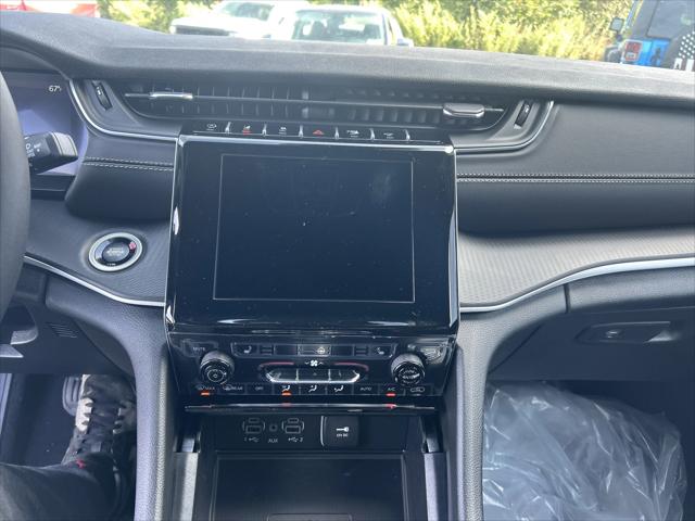 2025 Jeep Grand Cherokee GRAND CHEROKEE LAREDO X 4X4