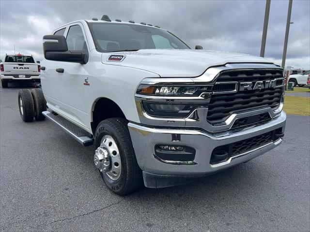 2026 RAM Ram 3500 Chassis Cab RAM 3500 TRADESMAN CREW CAB CHASSIS 4X4 60 CA