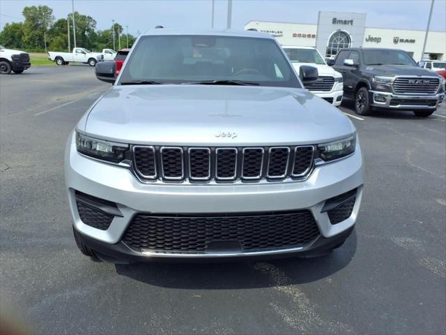 2025 Jeep Grand Cherokee GRAND CHEROKEE LAREDO X 4X4