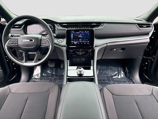 2025 Jeep Grand Cherokee GRAND CHEROKEE LAREDO 4X4