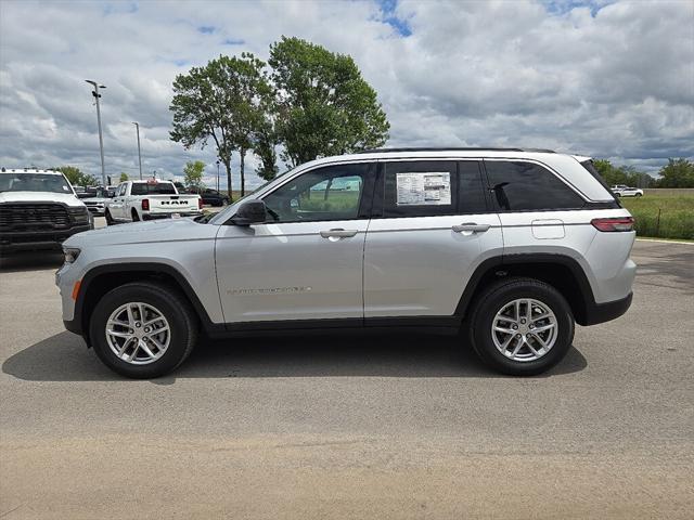 2025 Jeep Grand Cherokee GRAND CHEROKEE LAREDO X 4X4