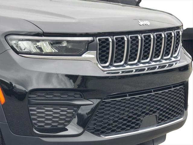 2025 Jeep Grand Cherokee GRAND CHEROKEE LAREDO X 4X4