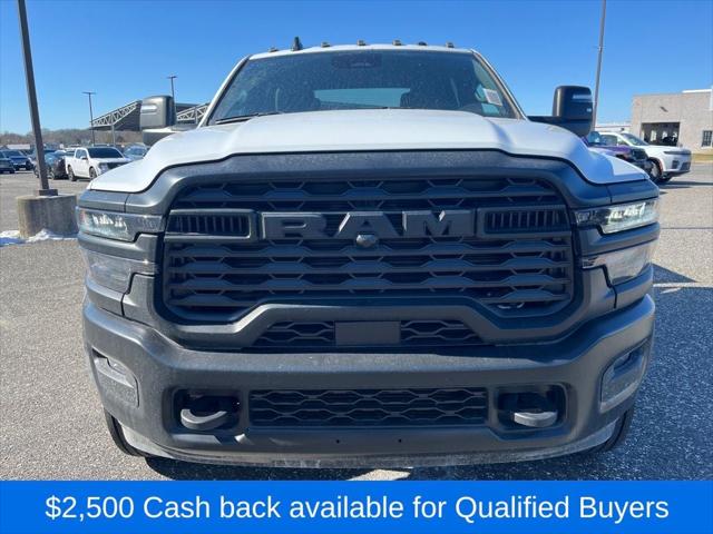 2026 RAM Ram 5500 Chassis Cab RAM 5500 TRADESMAN CHASSIS CREW CAB 4X4 60 CA