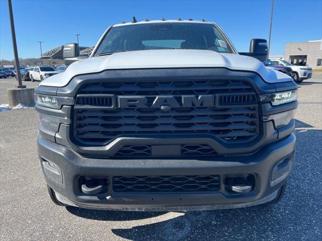 2026 RAM Ram 5500 Chassis Cab RAM 5500 TRADESMAN CHASSIS CREW CAB 4X4 60 CA
