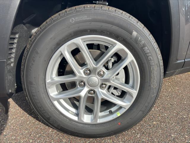 2025 Jeep Grand Cherokee GRAND CHEROKEE LAREDO X 4X4