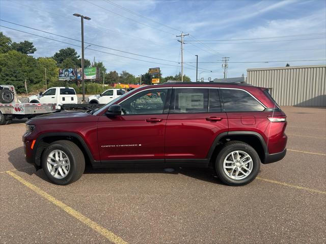 2025 Jeep Grand Cherokee GRAND CHEROKEE LAREDO X 4X4