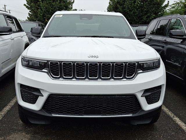2025 Jeep Grand Cherokee GRAND CHEROKEE LAREDO X 4X4