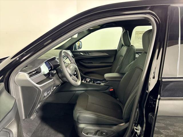 2025 Jeep Grand Cherokee Laredo 4x4