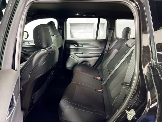 2025 Jeep Grand Cherokee Laredo 4x4