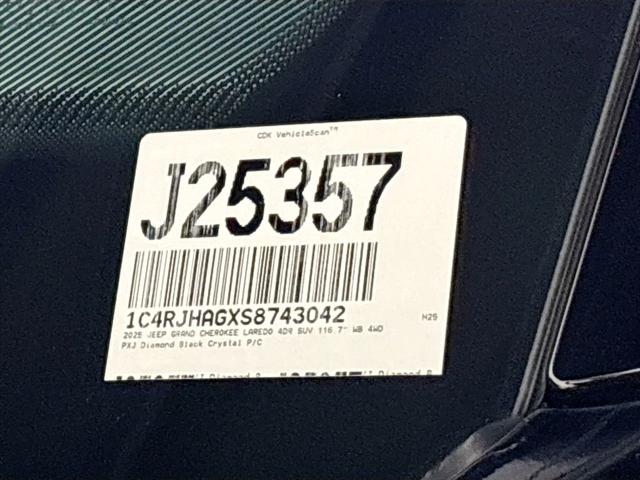 2025 Jeep Grand Cherokee Laredo 4x4