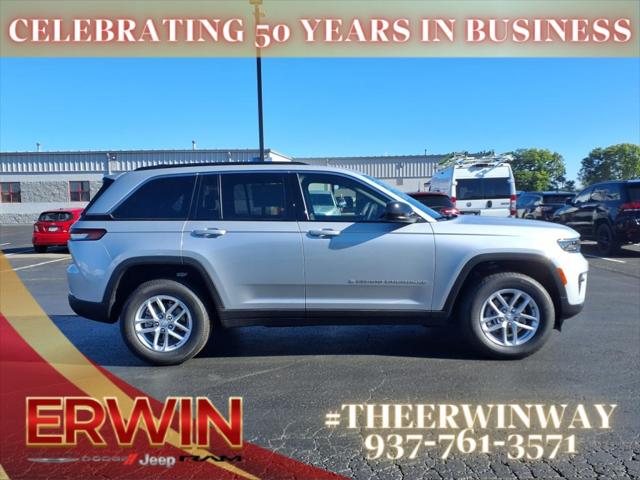 2025 Jeep Grand Cherokee GRAND CHEROKEE LAREDO X 4X4