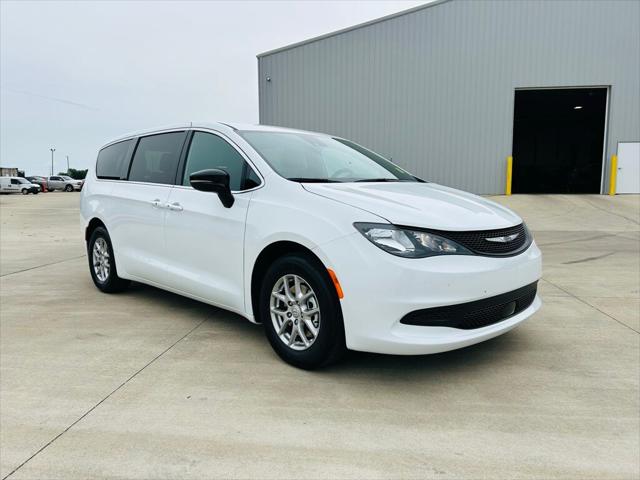 2025 Chrysler Voyager VOYAGER LX