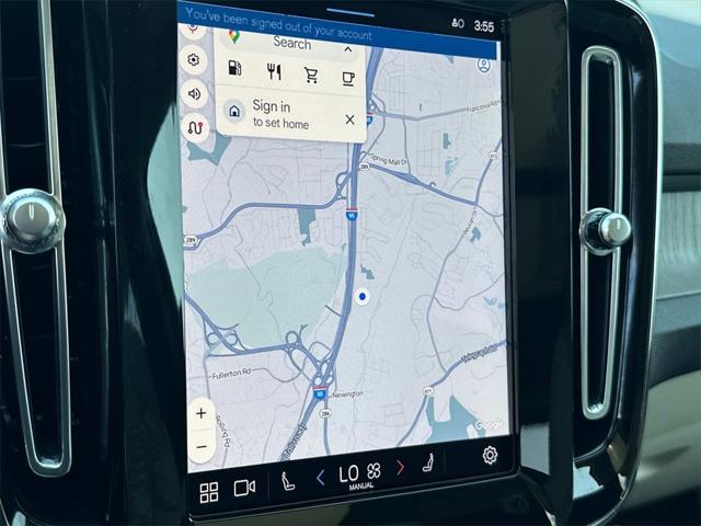 2023 Volvo XC40 B5 Ultimate Dark Theme