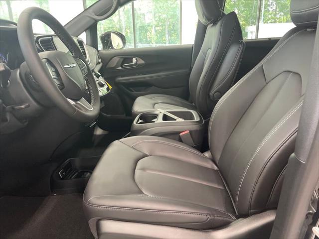2025 Chrysler Pacifica PACIFICA SELECT