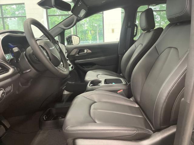 2025 Chrysler Pacifica PACIFICA SELECT