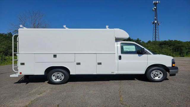 2025 GMC Savana Cutaway Work Van