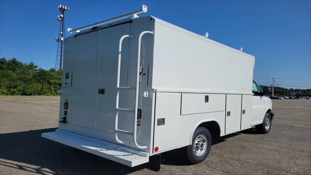 2025 GMC Savana Cutaway Work Van