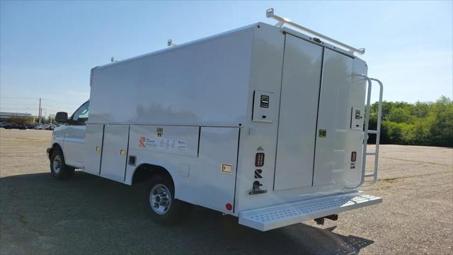 2025 GMC Savana Cutaway Work Van