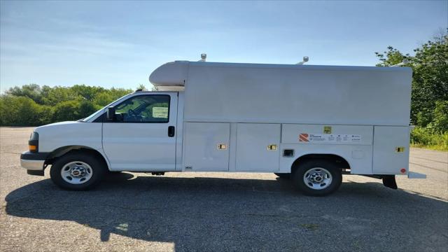 2025 GMC Savana Cutaway Work Van