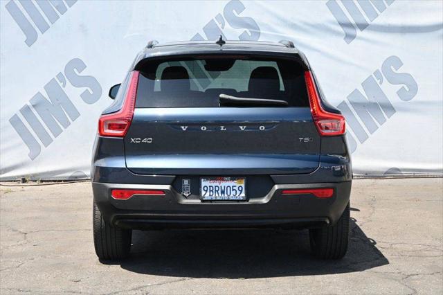 2022 Volvo XC40 T5 R-Design