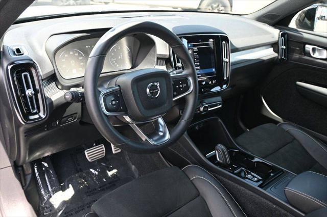 2022 Volvo XC40 T5 R-Design