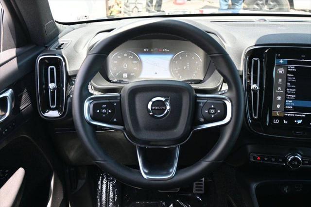 2022 Volvo XC40 T5 R-Design
