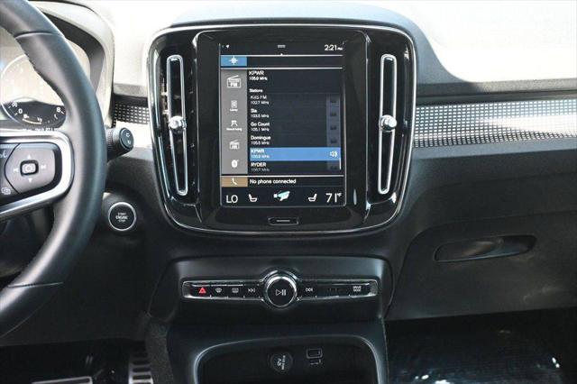 2022 Volvo XC40 T5 R-Design
