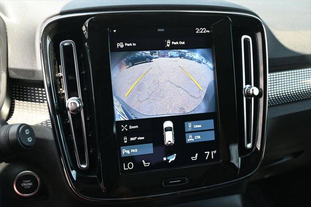 2022 Volvo XC40 T5 R-Design