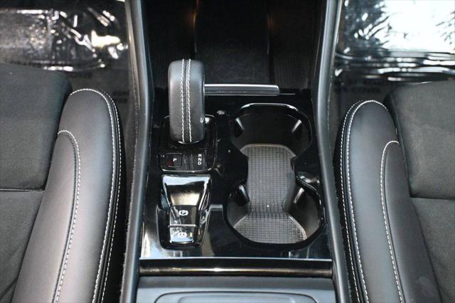 2022 Volvo XC40 T5 R-Design