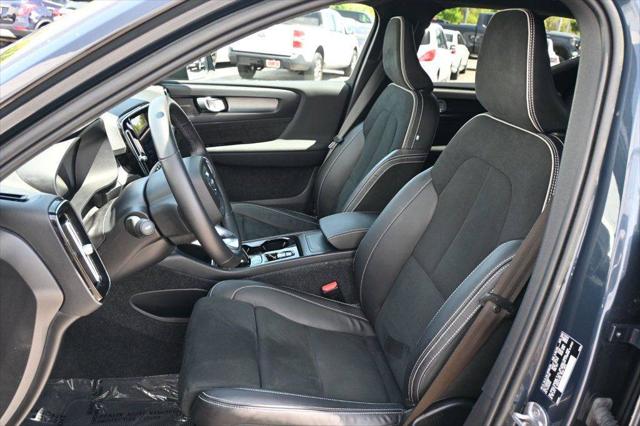 2022 Volvo XC40 T5 R-Design