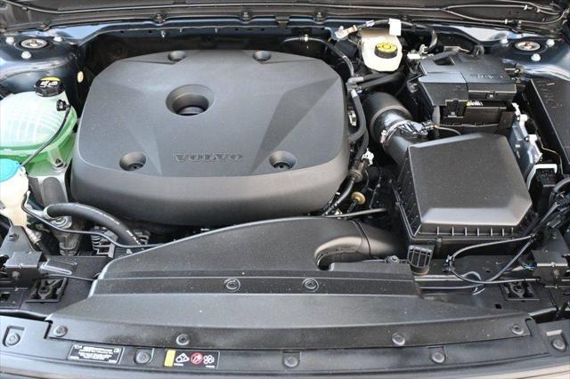 2022 Volvo XC40 T5 R-Design
