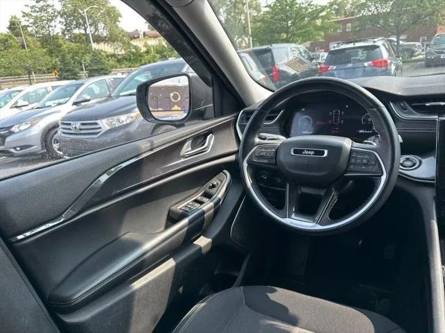 2022 Jeep Grand Cherokee L Laredo 4x4